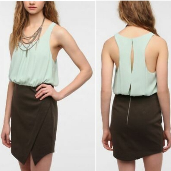 Size 0 Silence + Noise Urban Outfitters Asymmetric Mini Dress - Picture 2 of 5